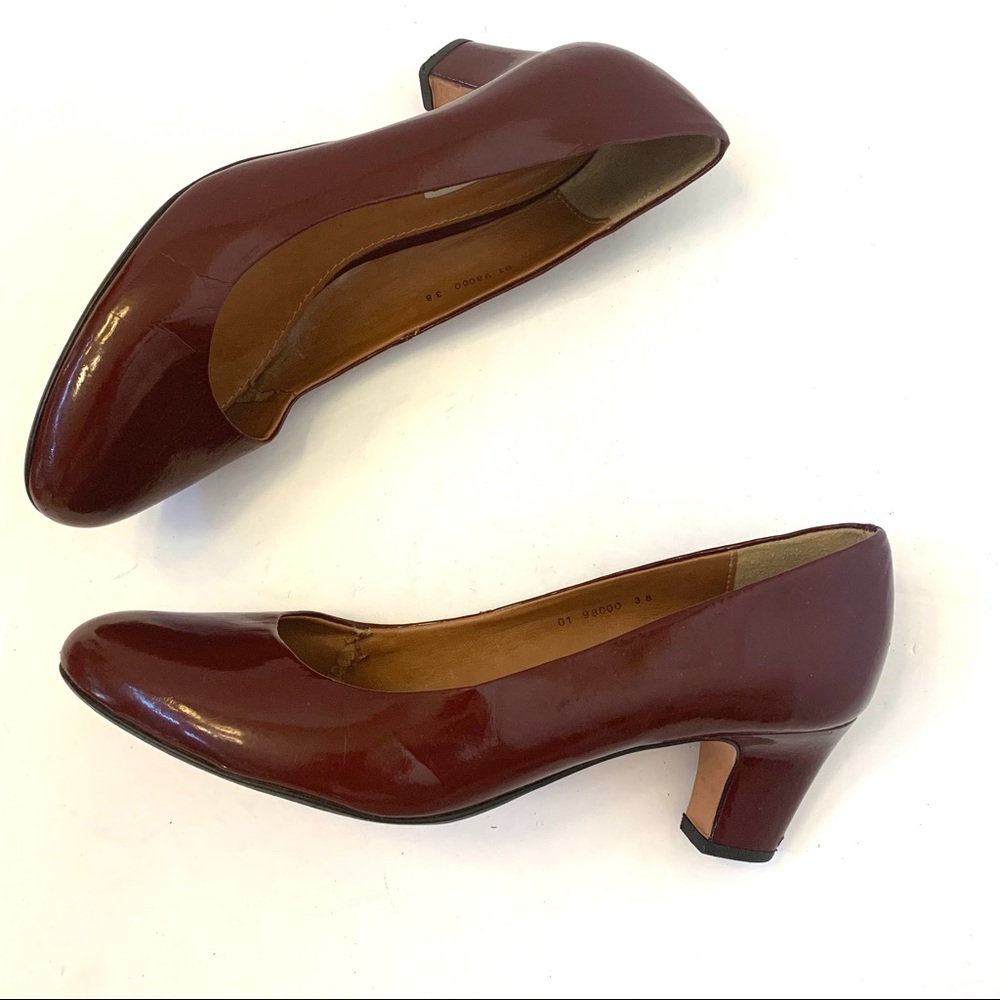 Corello Burgundy Patent Leather Round Toe Pump